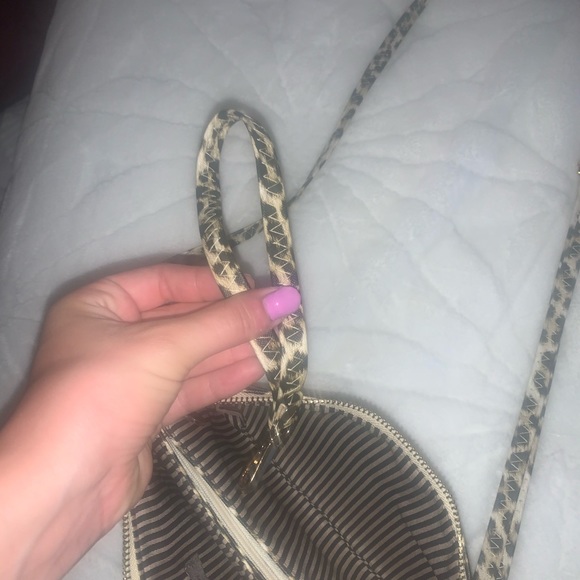 Cheetah/leopard adjustable purse - Picture 2 of 3